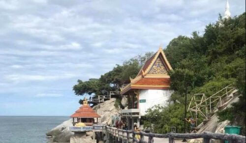 Coronavirus: Prachuap Temples Say They’re Running Out of Food