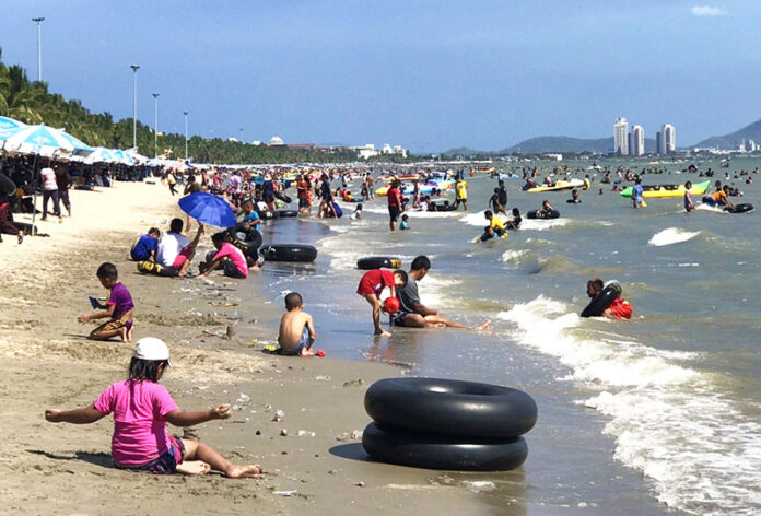 Visitors crowd Bang Saen Beach in Chonburi on 2019's May Day holiday.