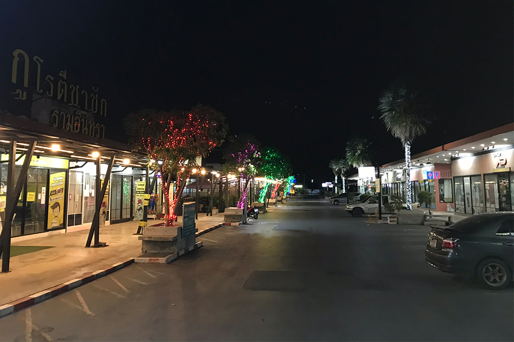 A deserted market in Bangkok during the second night of City Hall's shop closure order on April 2, 2020.