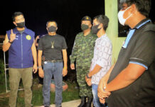 Six Workers Arrested for Sneaking Back to Home Province The workers, right, during their arrest at a rented house in Ranong city on April 19, 2020.