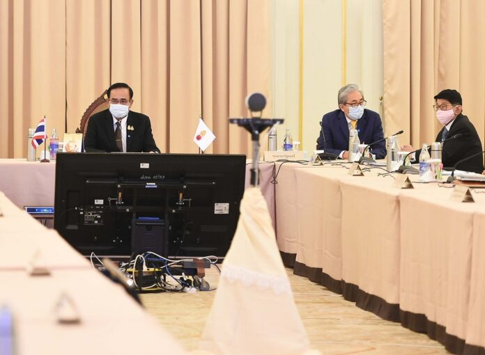 PM Prayut Chan-o-cha chairs a special Cabinet meeting on April 3, 2020.