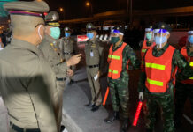 2 More Died of Coronavirus; Gov’t Says Fewer Outdoor Infections Police commissioner Chakthip Chaijinda inspects a checkpoint in Nonthaburi province on April 15, 2020.