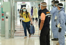 Gov’t Greenlights Pandemic Entry for 4 Groups of Foreigners A Thai returnee arrives at Suvarnabhumi Airport on April 16, 2020.