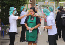 Daily New Infections Fall Below 20 for the 4th Day; No New Deaths A woman gets her temperature checked at a food donation event in Nonthaburi province on April 23, 2020.
