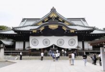 Graffiti Targeting Chinese Over Virus Found at Tokyo Shrine