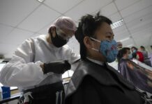 Bangkok Hairstylist Gives Free Haircuts to Health Frontliners