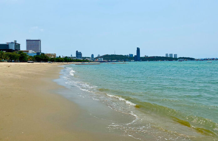 The usually busy Pattaya Beach is empty April 2, 2020 after local authorities banned large gatherings amid the coronavirus outbreak.