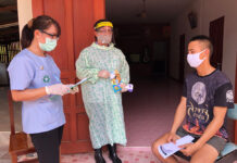 New Coronavirus Case Emerges in Chiang Mai An Aor Sor Mor village health volunteer accompanies a doctor during a house visit in Nong Khai province on May 7, 2020.