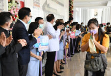 3 Thais in State Quarantine Infected, No New Deaths A woman is discharged from a state quarantine facility in Bangkok on April 16, 2020.