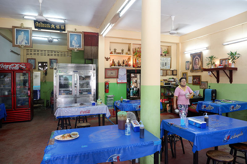 For 45 Years in Yannawa, a Chicken Rice Shop Never Lost Its Charm
