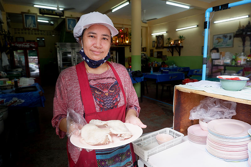 For 45 Years in Yannawa, a Chicken Rice Shop Never Lost Its Charm