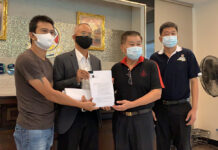 Whistleblower Soldier Says He Is Ready to Face Trial Sgt. Narongchai Intharakawi, left, submits his petition to Seri Ruam Thai MP Sereepisut Temiyaves, second from the right, on April 27, 2020.