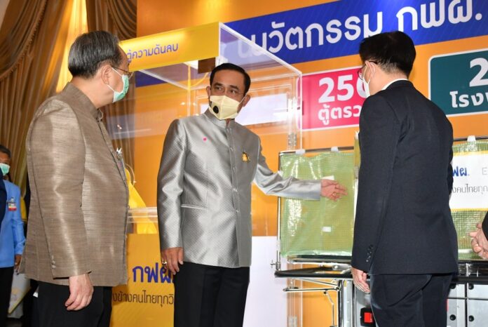 นายกชมนิทรรศการ_๒๐๐๖๐๙_0003