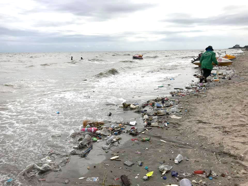 Bangkok's Trash Blamed for Littering Bang Saen Beach