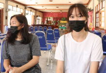 Woman Accuses Emergency Operator of Mocking Call for Help Pronrawin Ongpisut, right, at her father's funeral on July 20, 2020.
