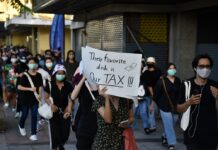 Royalist Campaign Tells Companies Not to Hire Protesters