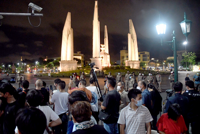 Police, activists, and media at a “garden watching event” close to Democracy Monument on July 21, 2020.