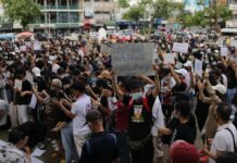 Redshirt Ex-Leader Tells Students Not to Touch Monarchy