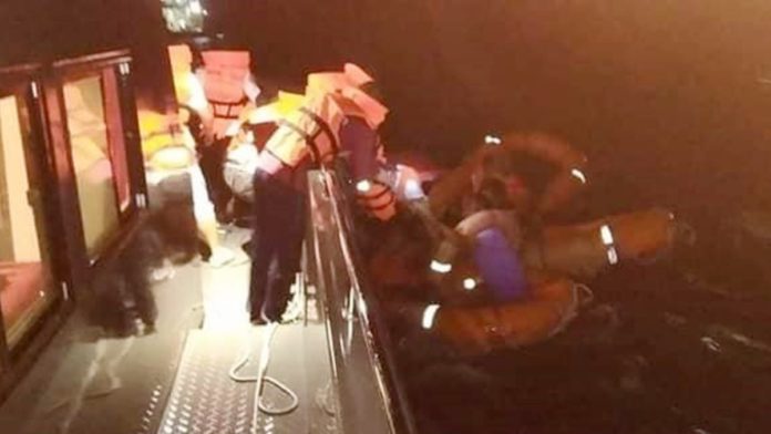 Passengers escape the Raja 4 as it is about to sink on Aug. 1 off of Koh Samui. Photo: JS100