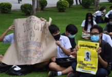 Police Deny Rumors of Imminent Arrests of Student Activists Anti-government protesters rally at the University of Chamber of Commerce on Aug. 11, 2020.