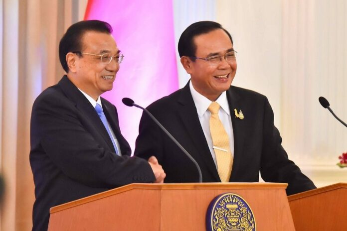 Chinese Premier Li Keqiang shakes hands with PM Prayut Chan-o-cha at Government House in Bangkok on Nov. 5, 2019.