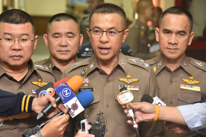 A file photo of Gen. Suwat Chaengyodsuk, center.