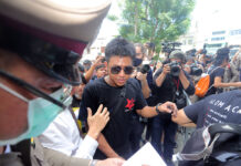 15 Activists Summoned by Police Turn Themselves In