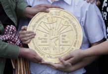 Plaque Symbolizing Democracy Removed in Less Than a Day