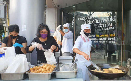 Cash-Strapped Thai Airways Sells Dough Fritters on Silom