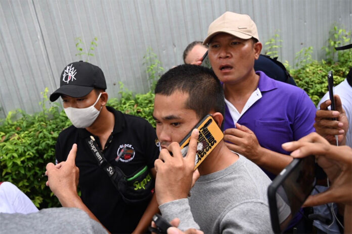 Three unidentified plain-cloth soldiers being surrounded by protesters on Sept. 22, 2020. Photo: @iLawFX / Twitter