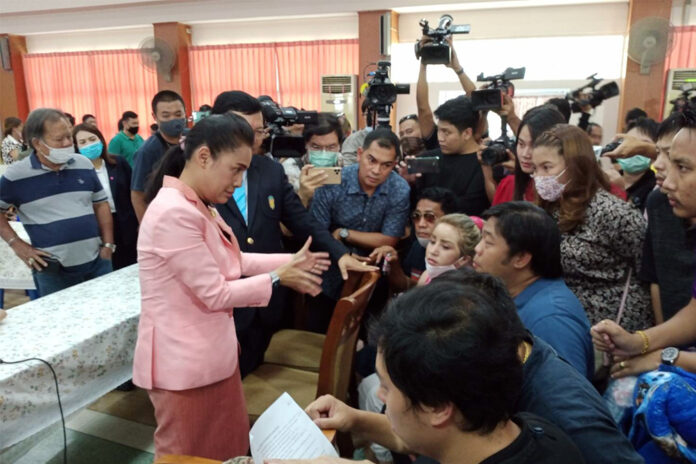 Parents surround deputy education minister Kanokwan Wilawan during a meeting at Sarasas Witaed Ratchaphruek School on Sept. 29, 2020.