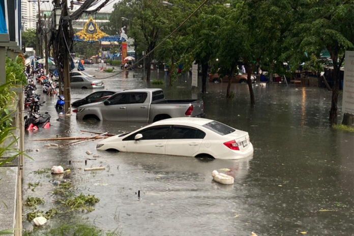 Flooded road in Bangkok’s Huai Khwang district on Sept. 23, 2020. Flooded road in Bangkok’s Huai Khwang district on Sept. 23, 2020.