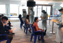 Airport Chief Disputes Reports of French Tourists ‘Snuck in’ Officials take part in a health screening drill at Phuket International Airport on Sept. 8, 2020.