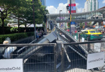 Bus Stop Collapses in Front of CentralWorld, Injuring 4