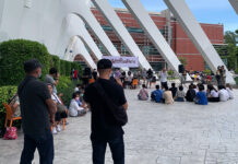 Question Raised Over Undercover Tactics at Protest Sites A man believed to be a plain-cloth police officer takes photo of an anti-government rally stage at Rangsit University on Sept. 2, 2020.