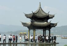 Virus Has Chinese Tourists Heading for Domestic Destinations