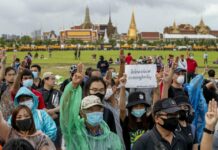 Protesters Say Cops Threaten Toilet Operators Ahead of Rally Pro-democracy protesters raise a three-finger salute, a symbol of resistance, during a rally at Sanam Luang in Bangkok, Thailand on Sept. 20, 2020. Photo: Gemunu Amarasinghe / AP