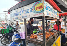 Fast and Furious Food: Protesters Baffled by Speed of Cart Vendors