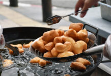 Thai Airways Earns 10 Mil. Baht a Month – By Selling Fried Dough Thai Airways pa tong go. Photo: Thai Airways