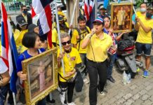 3 Senior Policemen Removed for Motorcade Bedlam A hardline royalist protest on Oct. 12, 2020.