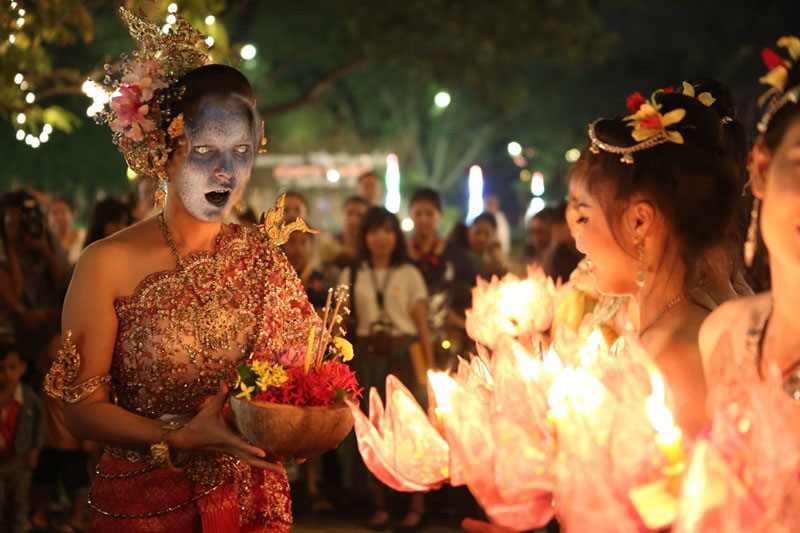 Khalong Ritual HOW TO DO BOTH LOY KRATHONG AND HALLOWEEN IN 1 NIGHT - Cambodia Expats ...