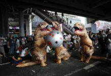 ‘Bye Dinosaurs,’ Students Rally for Educational, Political Reforms