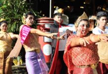 Same Same But Different! Thais Enjoy Halloween-Loy Krathong (Photos)