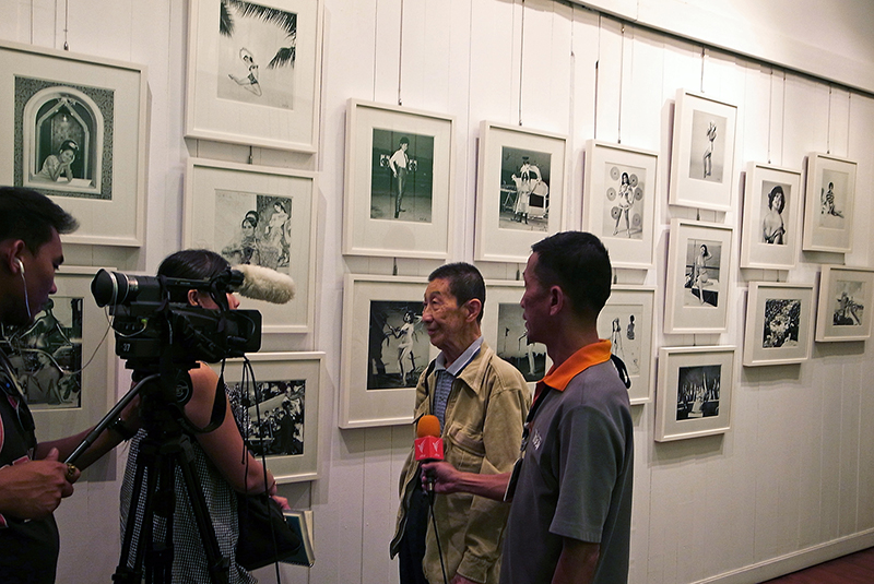 SH Lim giving an interview to Thai PBS at Kathmandu Photo Gallery 5 02 2011 copy