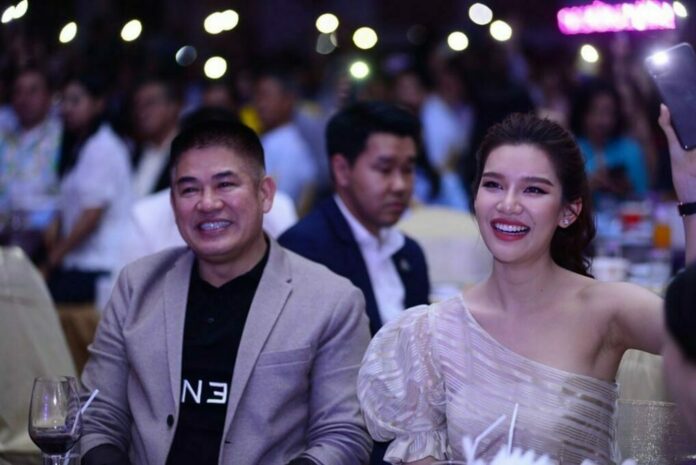 A file photo of deputy agricultural minister Thammanat Prompow and his wife Thanaporn Sriwiraj. A file photo of deputy agricultural minister Thammanat Prompow and his wife Thanaporn Sriwiraj.