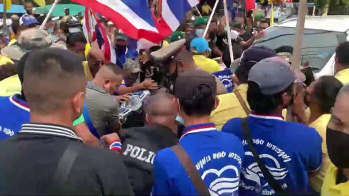 Royalist protesters surround a white car thought to be carrying opposition politician Thanathorn Juangroongruangkit on Nov. 12, 2020 in front of Ravadee Hotel in Nakhon Si Thammarat.