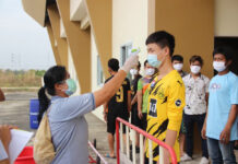 No One Charged for Dumping Migrant Workers on Roadside A migrant worker gets his body temperature checked at the provincial quarantine facility in Samut Prakan province on Dec. 24, 2020.
