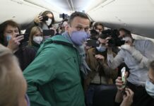 Kremlin Critic Who Survived Poisoning is Detained Upon Landing in Moscow