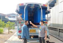 Songtaew Bus in Samut Sakhon Introduces Social Distancing