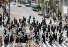 15,000 Virus Patients in Japan Left Waiting for Hospitals, Accommodations